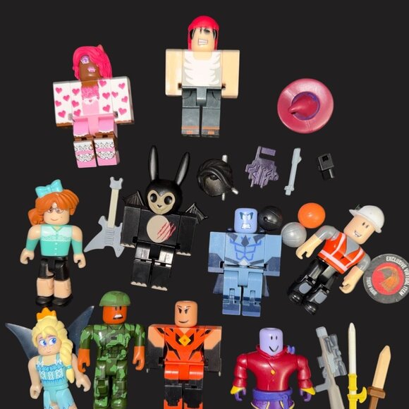 Lot Of 10 Roblox Action Figures With Accessories no codes - Picture 1 of 8